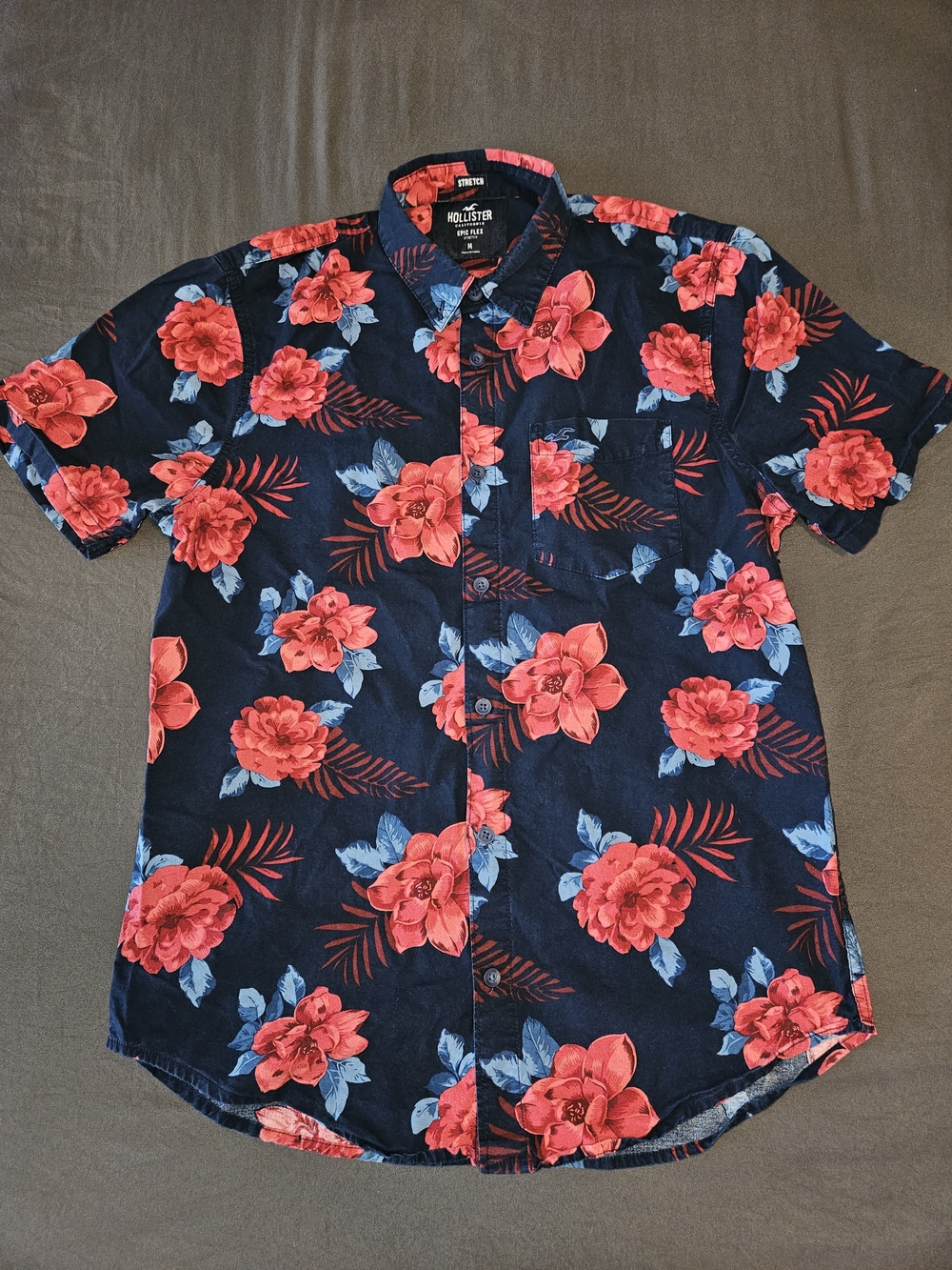 Hollister Men's Navy Floral Short-Sleeve Button-Up Shirt Medium
